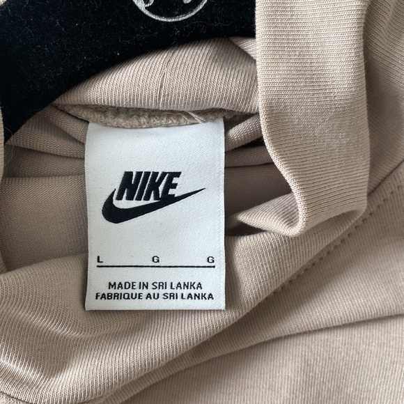 Nike Turtle Neck Crop top - Picture 4 of 4